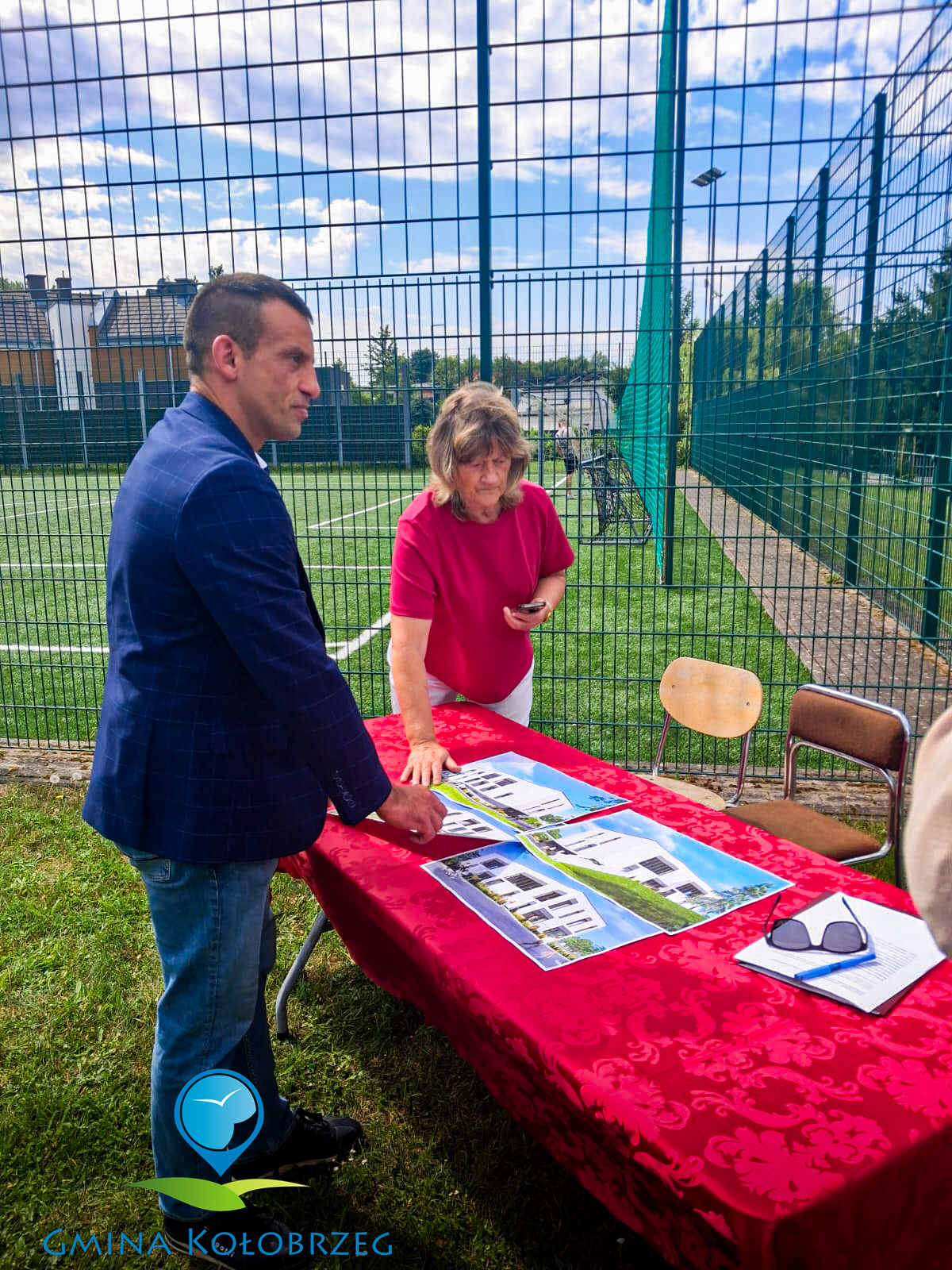 Zdjęcie z podpisania umowy