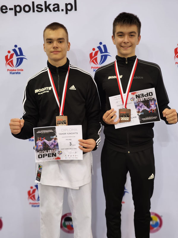 Wiktor Wojarski i Yahor Yunichyts z medalami